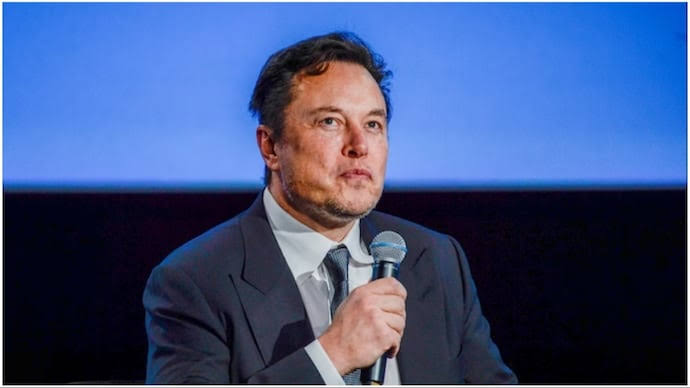 Elon Musk Stans Spammed Him With a Poorly-Drawn Portrait. He Finally Noticed