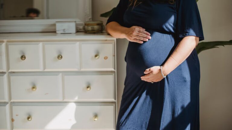 American Woman Reunites With Indian Man After 10 Years to Thank Him for Supporting Her During Pregnancy